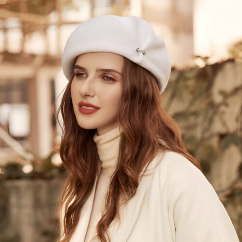 Sc8f18e05563f4f2cba0ca5ea4c27c420B_cleanup_1.jpg Béret Femme Raffiné avec Broche – Charme Parisien