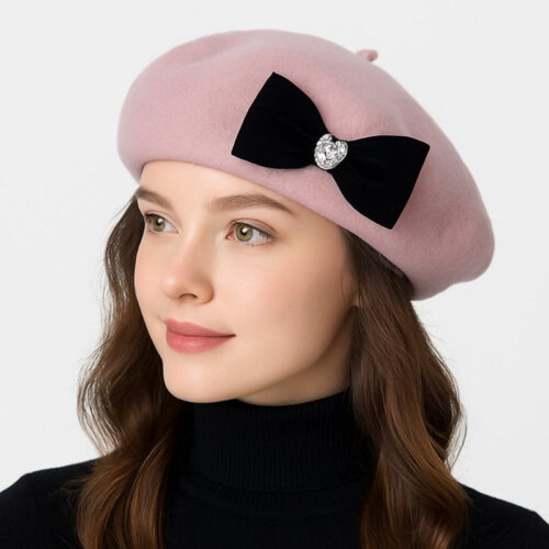portrait_with_white_background.jpg Béret Rose Femme en Coton
